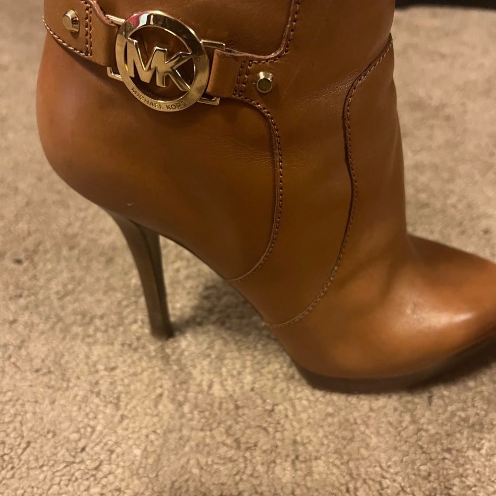 slightly used Michael Kors ankle boots. Great condition,8 1/2 size women’s boot. - Picture 6 of 6